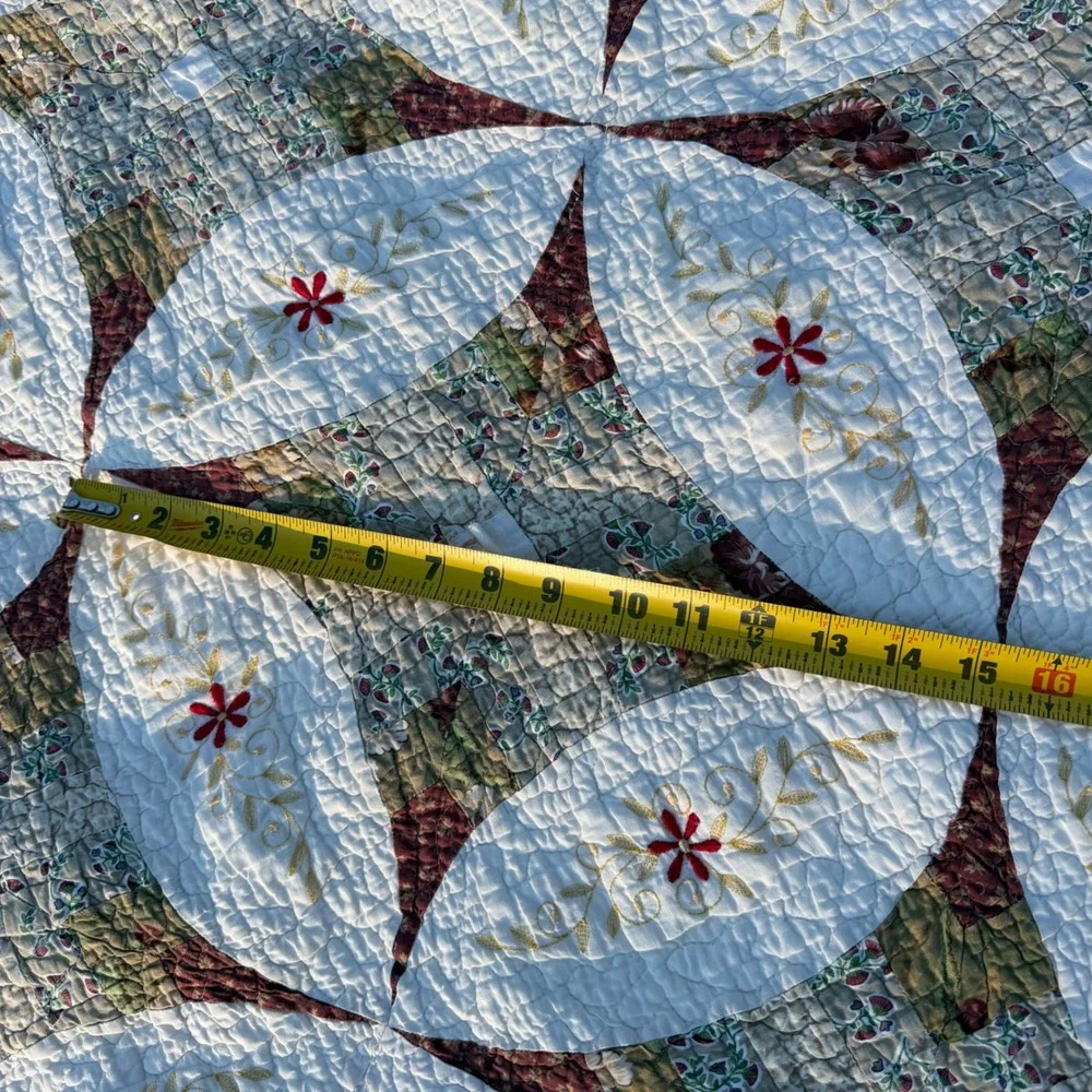 Floral Embroidered Patchwork Quilt Scalloped Edge White Burgundy 88x88 Vintage
